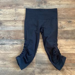 Lululemon crop leggings. Charcoal size 2